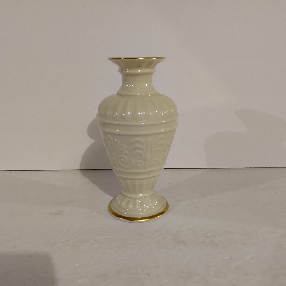 Vintage Lenox Bud vase. 7 in. USA made. Athenian